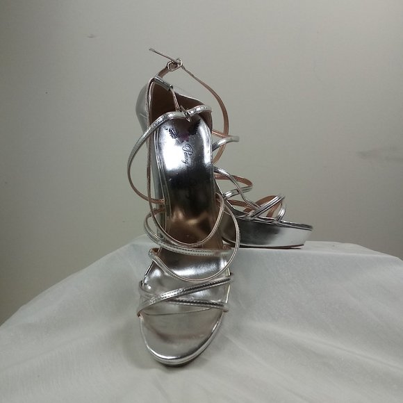 Silver strappy ladies shoe - Picture 3 of 8